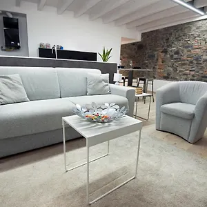 https://larius-apartment.it-lombardy.com