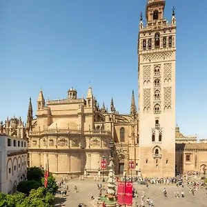 https://lujoso-apartamento-a-los-pies-de-la-giralda.es-andalucia.com