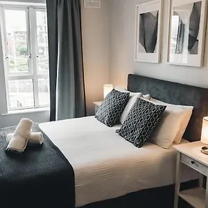  Apartment Harbour Square House